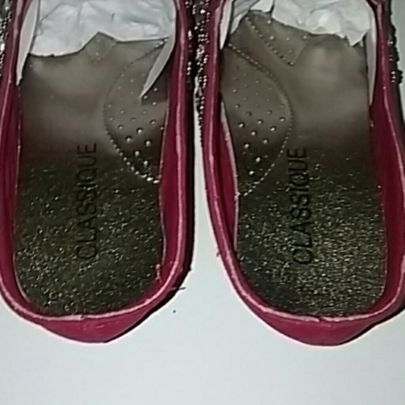 CLASSIQUE WOMEN'S SLIP-ON SANDALS | 6.5W - Picture 3 of 6